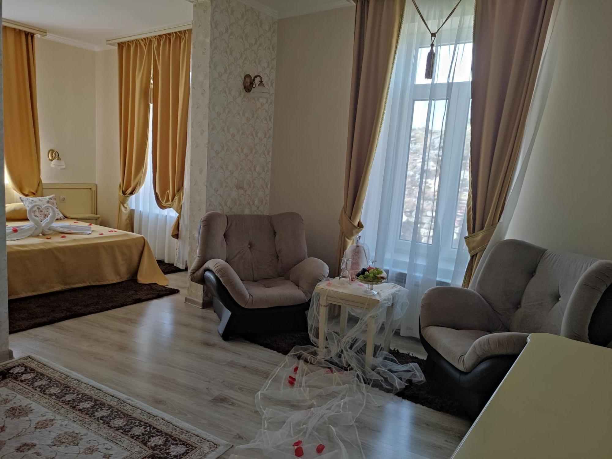 Villa Paris Chisarja Exteriör bild