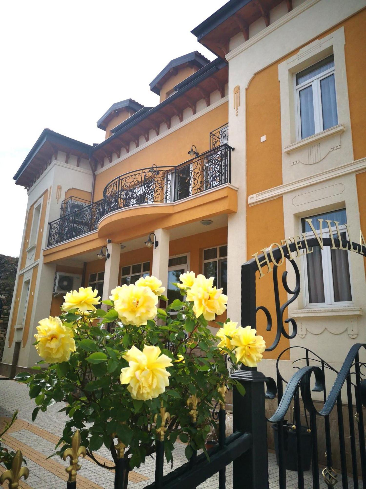 Villa Paris Chisarja Exteriör bild