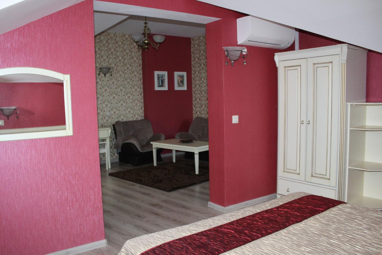 Villa Paris Chisarja Exteriör bild