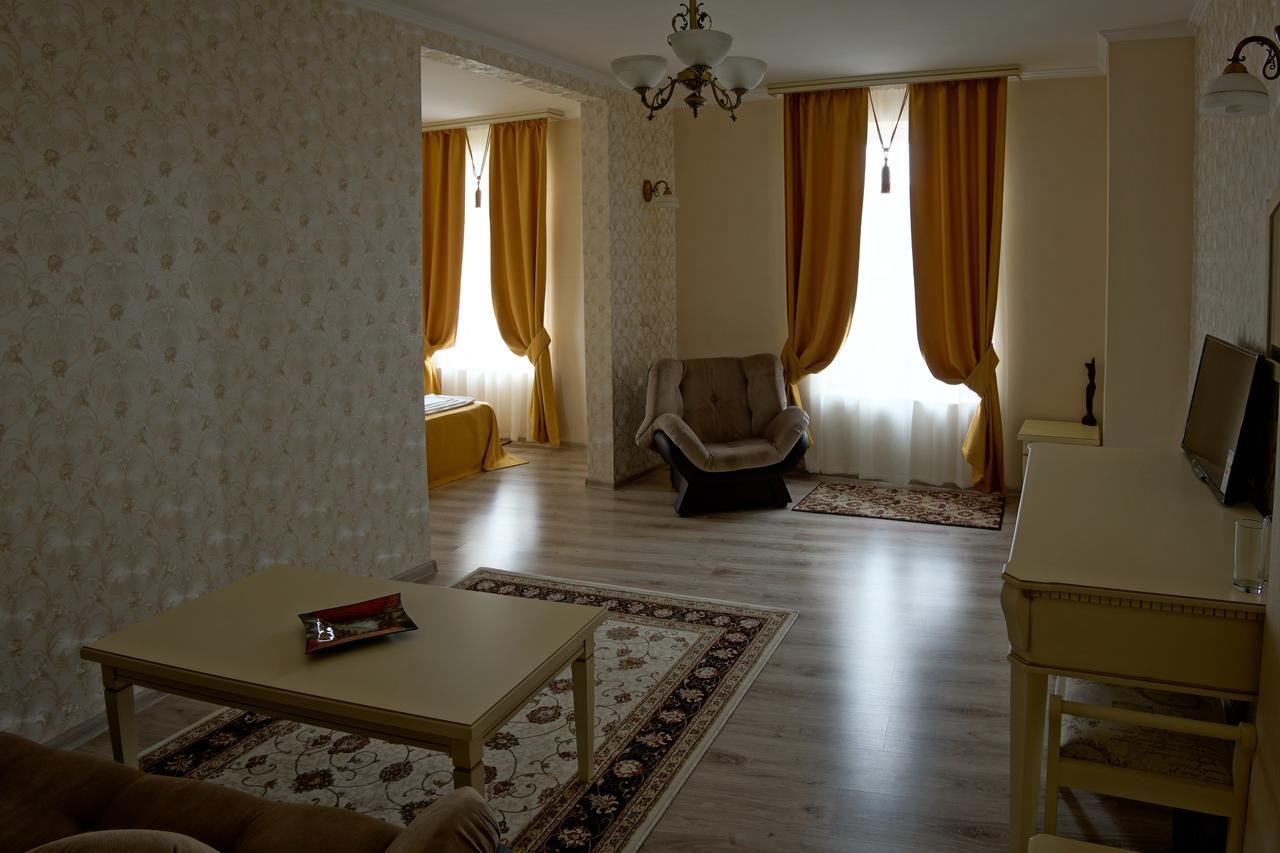 Villa Paris Chisarja Exteriör bild