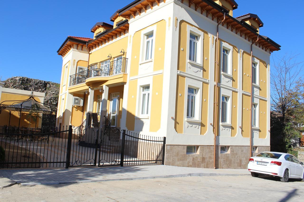 Villa Paris Chisarja Exteriör bild
