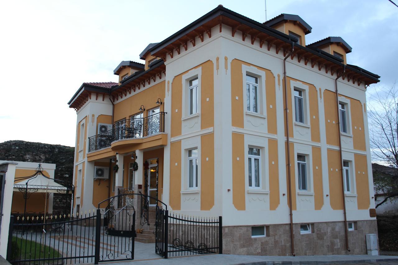 Villa Paris Chisarja Exteriör bild
