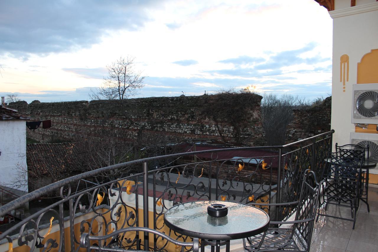Villa Paris Chisarja Exteriör bild