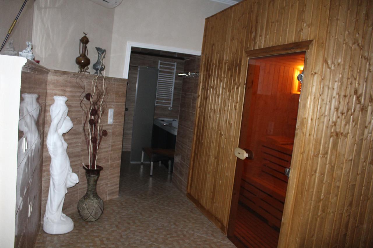 Villa Paris Chisarja Exteriör bild