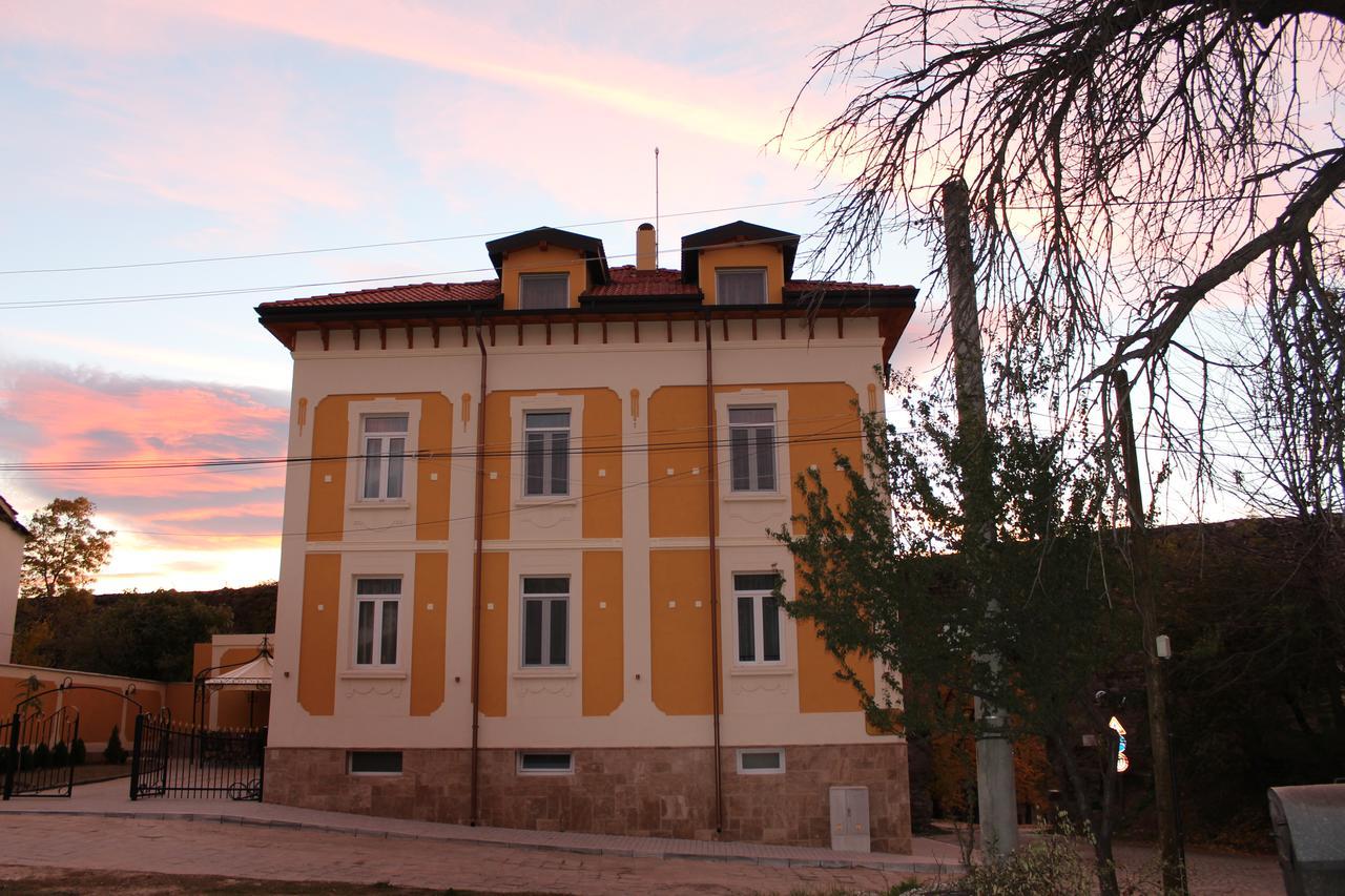 Villa Paris Chisarja Exteriör bild