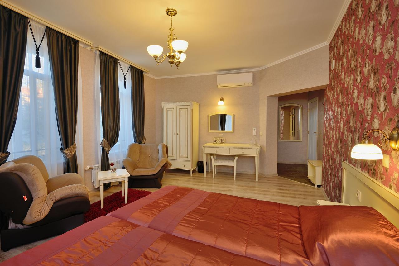 Villa Paris Chisarja Exteriör bild