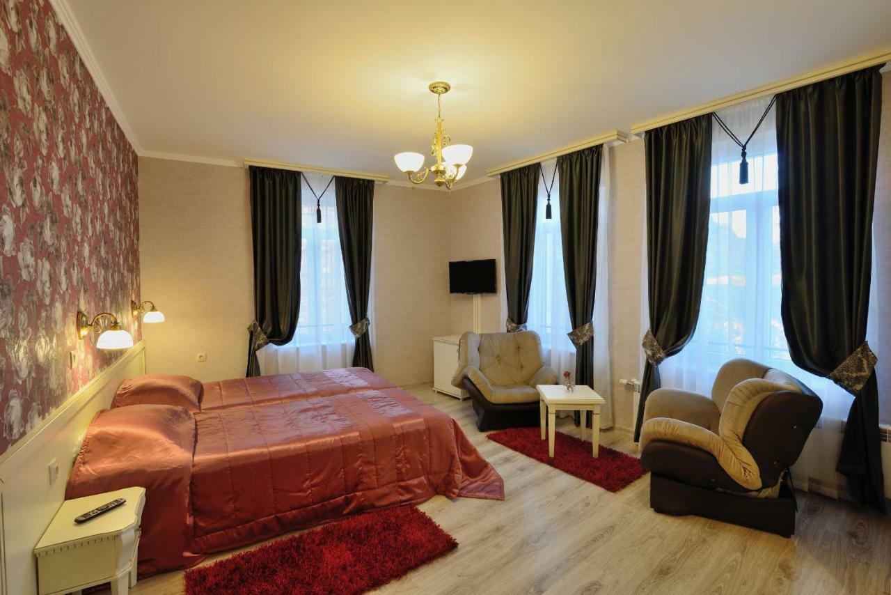 Villa Paris Chisarja Exteriör bild